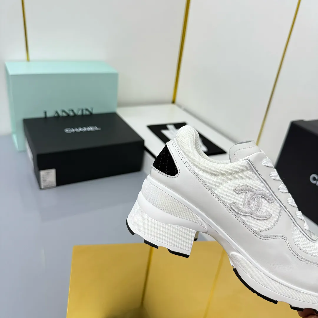 👟👟Ex-factory price 660👟👟 Chanel casual small leather shoes ~ original calfskin panda shoes Chanel 25C latest hot style panda black and white sports shoes casual sneakers small fragrance hot item classic black and white panda color coco girls must pay for it Fabric: original customized first-layer cowhide Inner: original imported breathable mesh lining Outsole: Original molded rubber + TPU combination Size: Women's 35-41